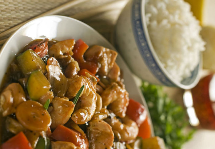 Chop suey de frango com legumes: receita fácil e feita em uma só panela